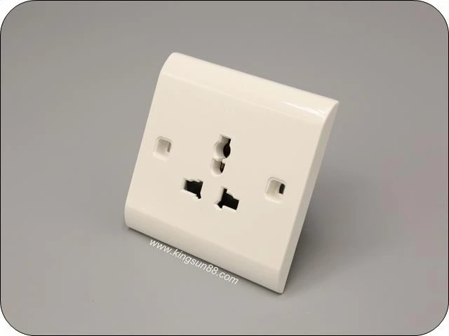 Enchufe de pared universal 13A