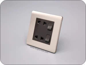 Zócalo de pared de 4 pines con interruptor